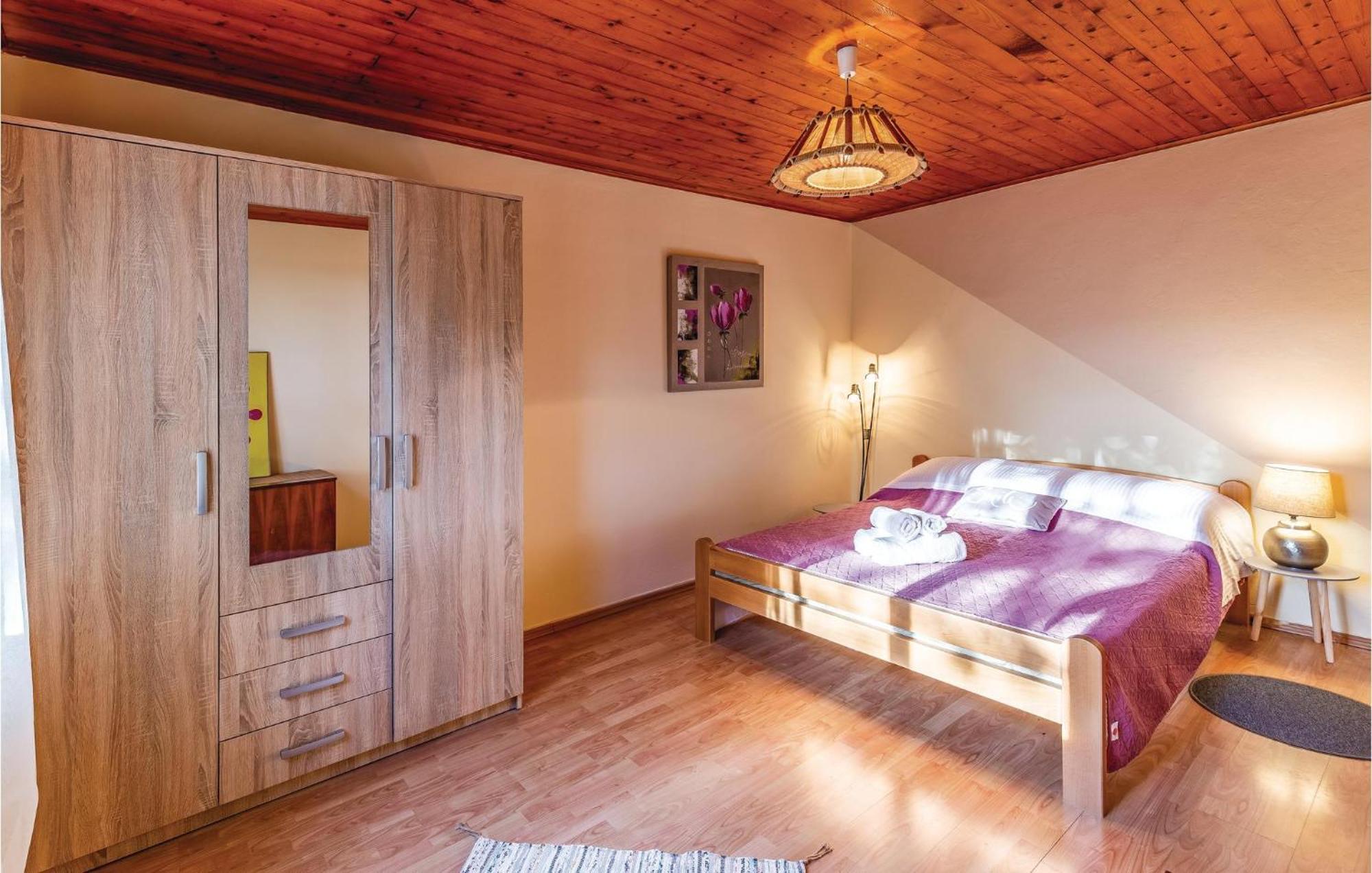 1 Bedroom Pet Friendly Home In Šišan Bagian luar foto