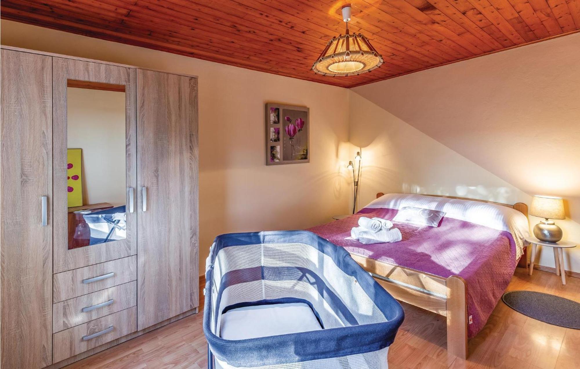 1 Bedroom Pet Friendly Home In Šišan Bagian luar foto