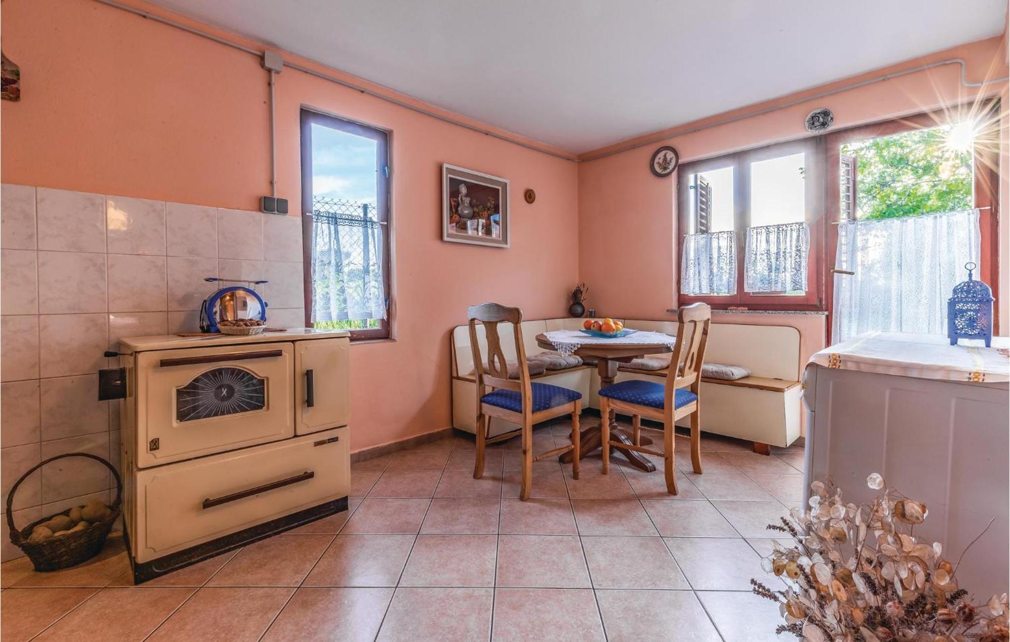1 Bedroom Pet Friendly Home In Šišan Bagian luar foto