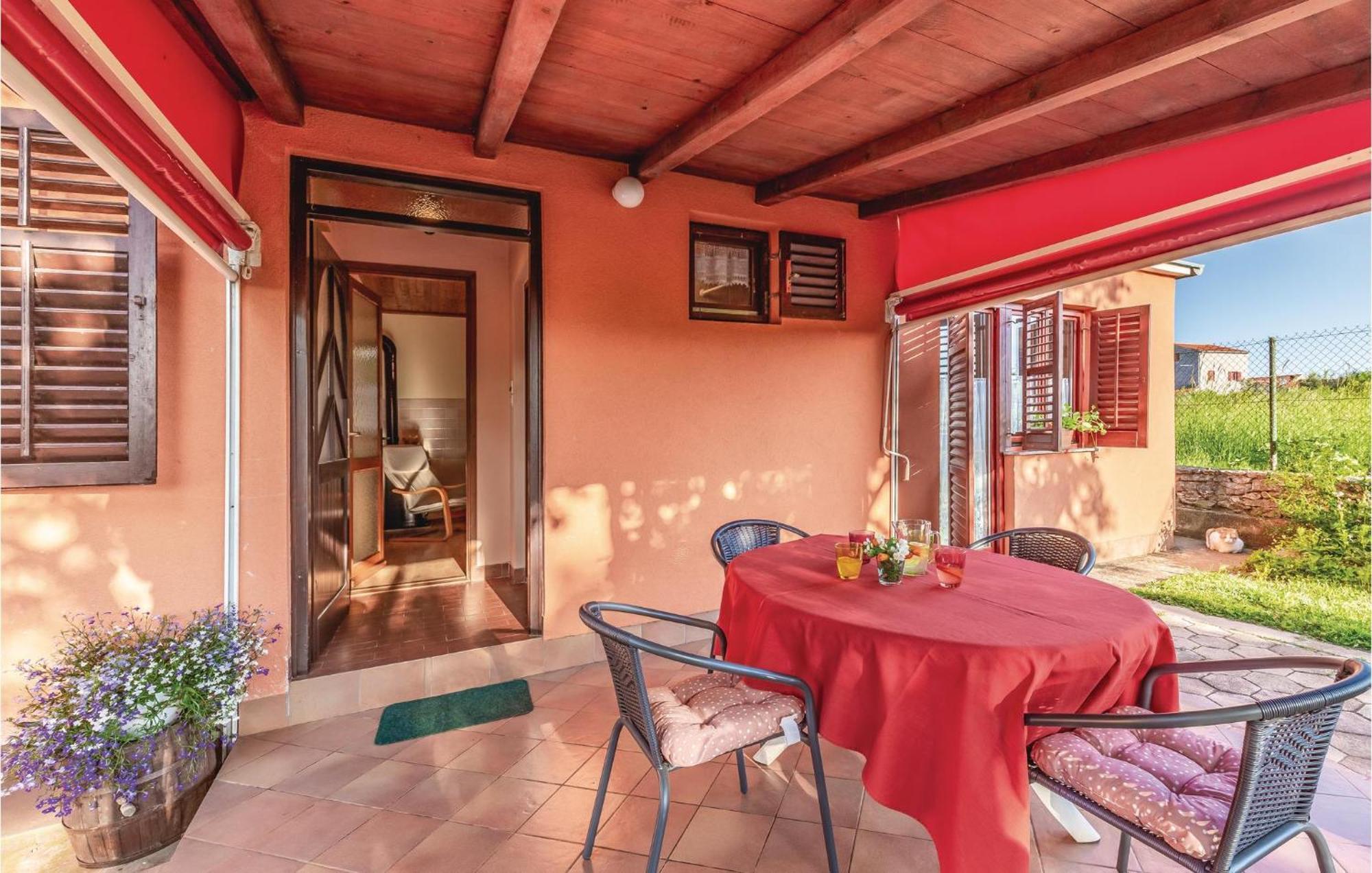 1 Bedroom Pet Friendly Home In Šišan Bagian luar foto