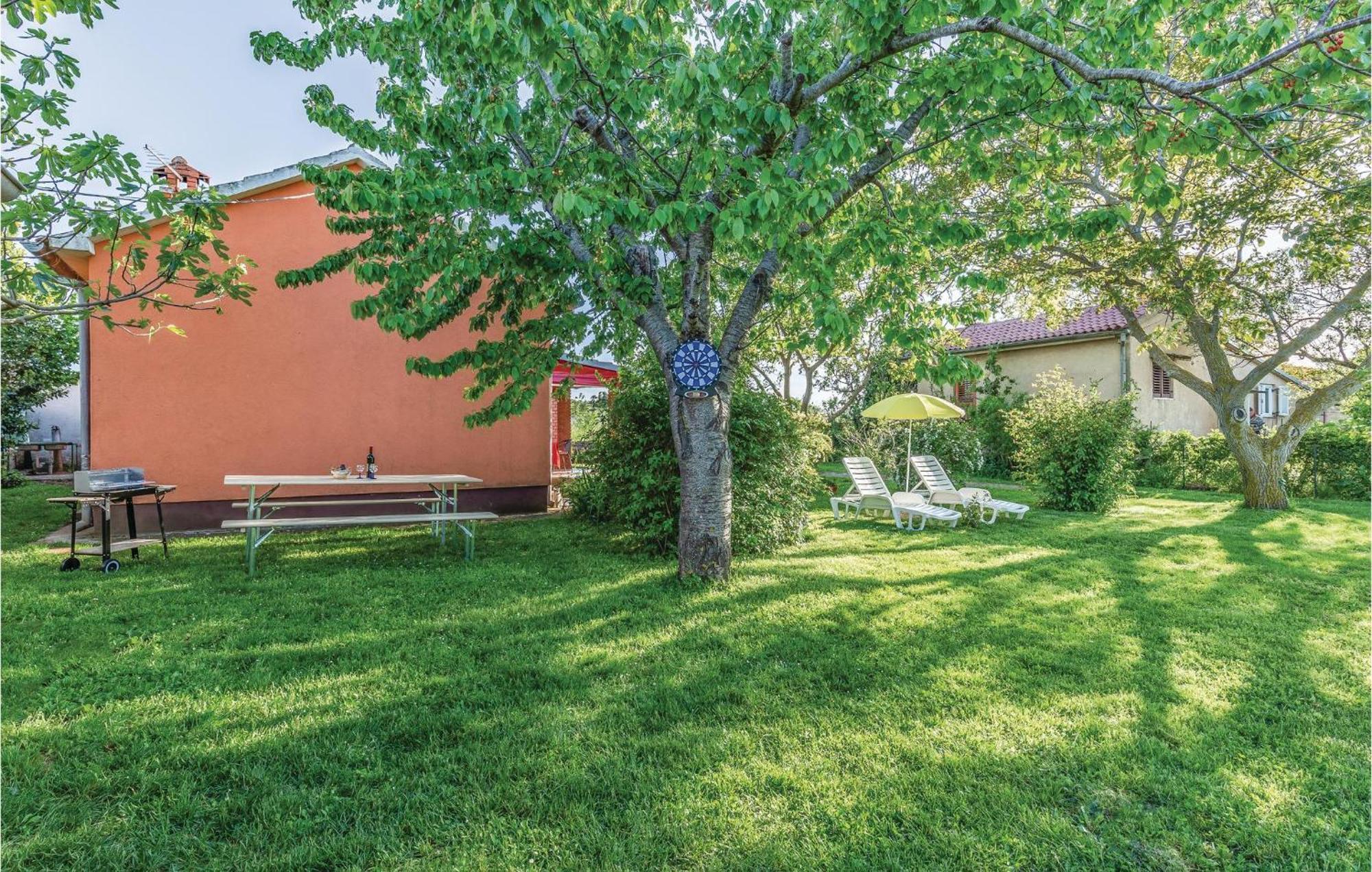 1 Bedroom Pet Friendly Home In Šišan Bagian luar foto